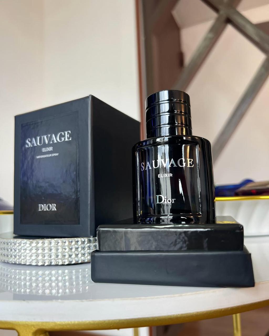 3 PERFUMES + OBSEQUIO (Le male elixir - Sauvage elixir - Born in roma + Perfumero)